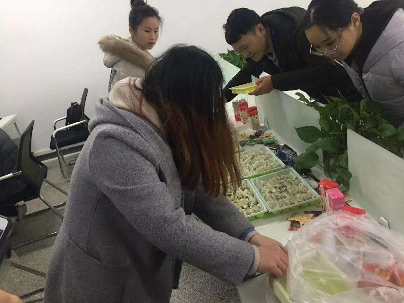 今日冬至，启迈给全体员工送温暖